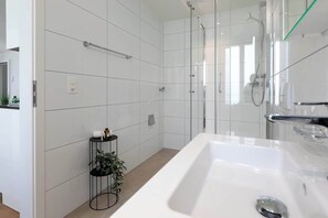 Dutxa, assecador de cabells i tovalloles