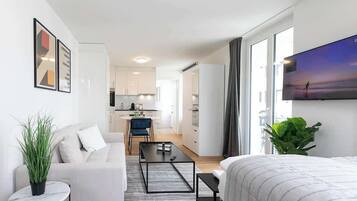 Een televisie en een kantoor