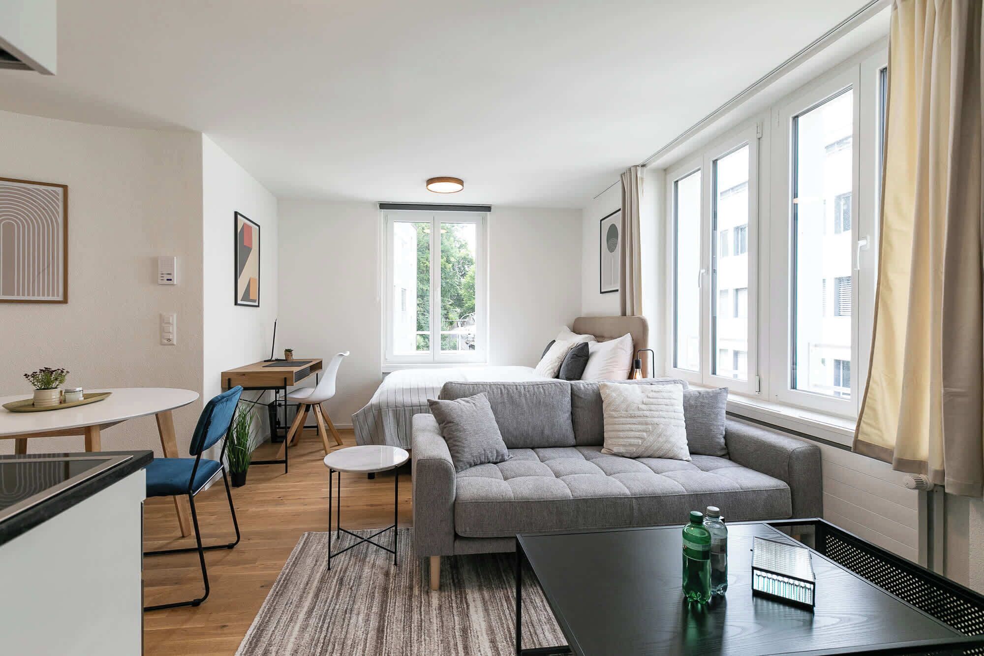 Een televisie en een kantoor