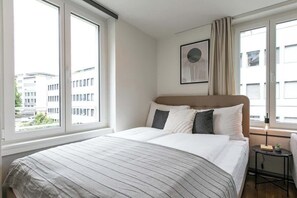 熨斗/熨衫板、Wi-Fi、床單