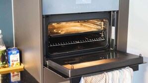 An open oven with a digital display reading "1405". - Central St. Gallen Studio (yellow): Fast WiFi & kitchen for shared use (St. Gallen)
