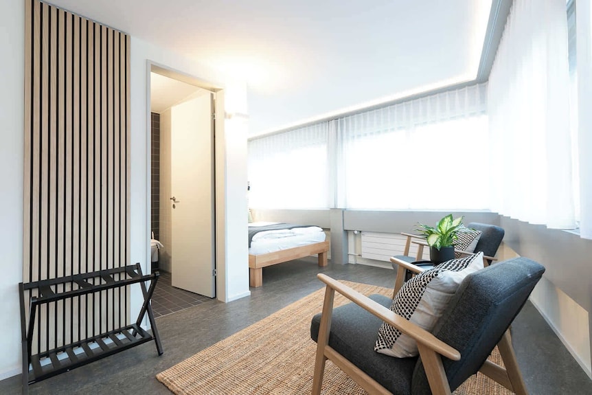 Central St. Gallen Studio (Red): Fast Wifi & Kitchen For Shared Use - St. Gallen