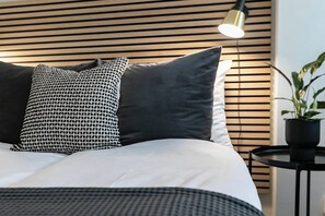 مكواة/لوح كي وواي فاي وملاءات أسرّة