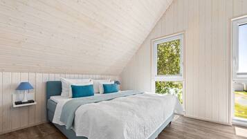 2 bedrooms, iron/ironing board, travel cot, free WiFi