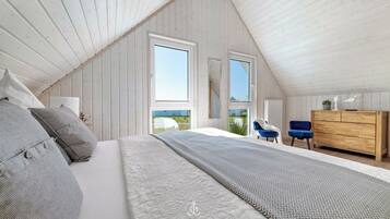 2 bedrooms, iron/ironing board, travel cot, free WiFi