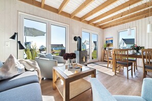 Fernseher, Kamin, Stereoanlage