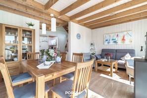 Dining - Kiek Inn - Infrared sauna, fireplace, bathtub, terrace, beach chair, parking (Olpenitz)