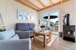 Fernseher, Kamin, Stereoanlage