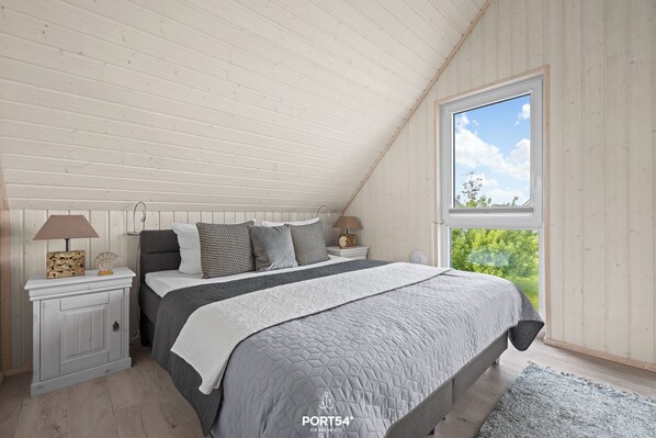 2 bedrooms, iron/ironing board, travel cot, free WiFi