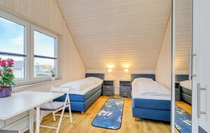 2 sovrum, skrivbord, resesäng och gratis wi-fi