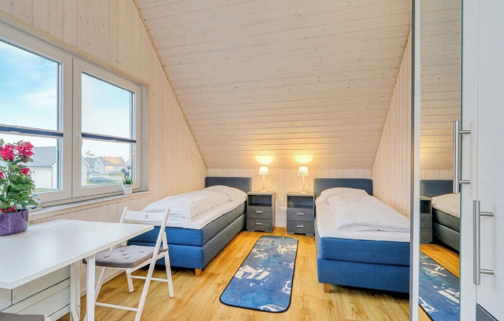 Anchorage infrared sauna, fireplace, shower, bathtub, terrace