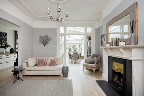 4 bedrooms, Internet - Richmond Garden Serenity (Richmond)