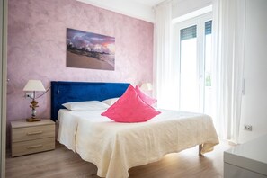 2 slaapkamers, een strijkplank/strijkijzer, reisbedje, wifi