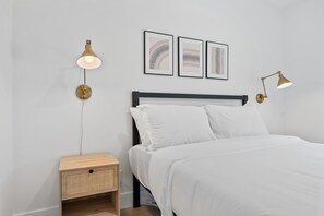 3 habitaciones, tabla de planchar con plancha y cuna de viaje 