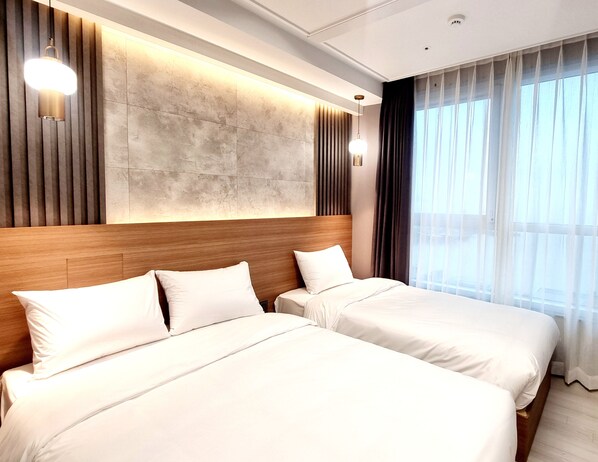 Chambre Supérieure avec lits jumeaux, vue partielle sur l'océan