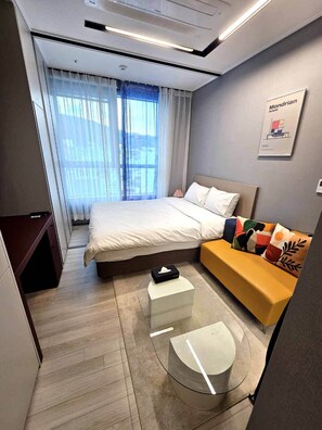 Standard Double Room | Blackout drapes, iron/ironing board, free WiFi - Raviens TheBayment Nampo (Busan)