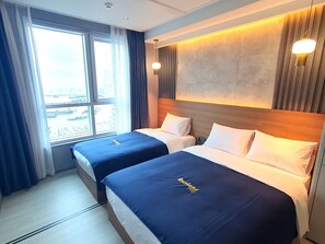 Superior Twin Room, Partial Ocean View | Blackout drapes, iron/ironing board, free WiFi - Raviens TheBayment Nampo (Busan)