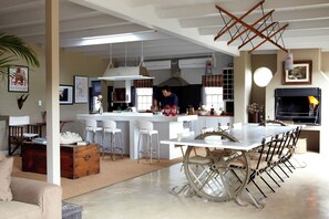 Maison Luxe, vue jardin | Coin séjour
