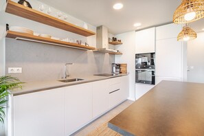 Réfrigérateur, micro-ondes, four, lave-vaisselle