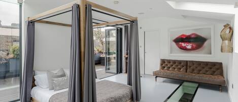 5 bedrooms, iron/ironing board, travel cot, WiFi