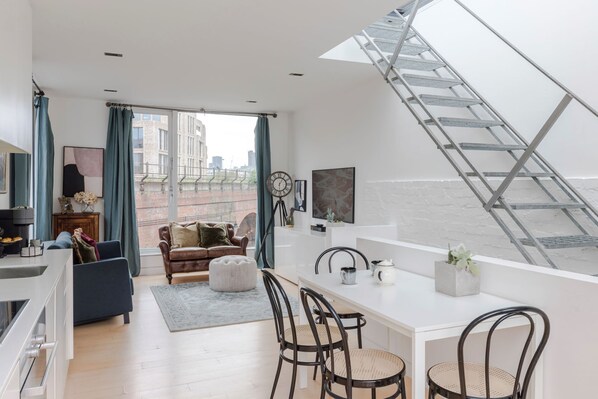 テレビ、書斎 / ワークスペース