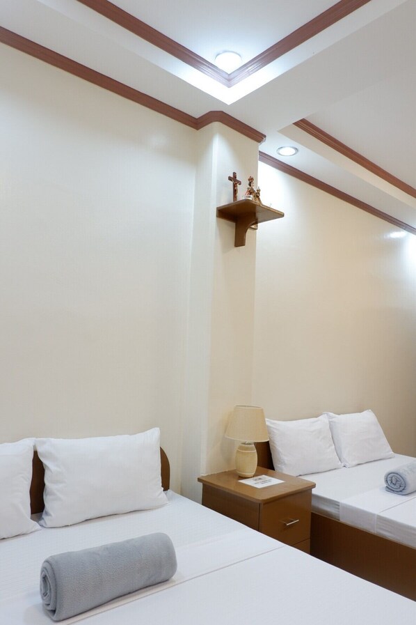 Room - Jun's Inn (Oslob)