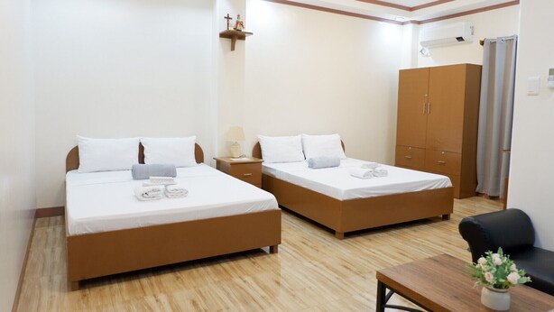 Standard Quadruple Room - Jun's Inn (Oslob)