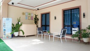 Reception - Jun's Inn (Oslob)