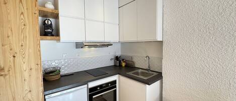 Fridge, microwave