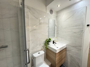 Bathroom - Cozy Studio with Large Terrace in La Salle-les-Alpes (La Salle-les-Alpes)