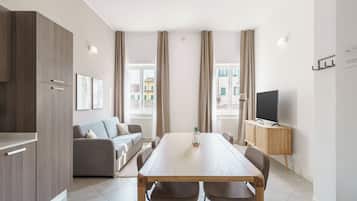 Two-Bedroom Apartment with Sofa Bed | 客廳 | 平面電視
