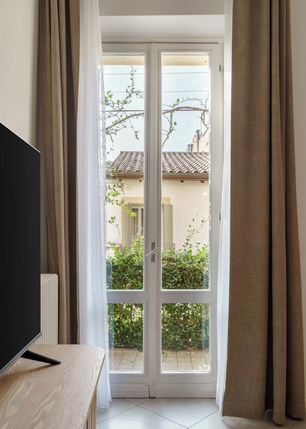 Comfort Studio with Balcony | 2 quartos, individualmente decorados, individualmente mobiliados