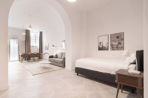 One-Bedroom Family Apartment | Área de estar | TV de tela plana