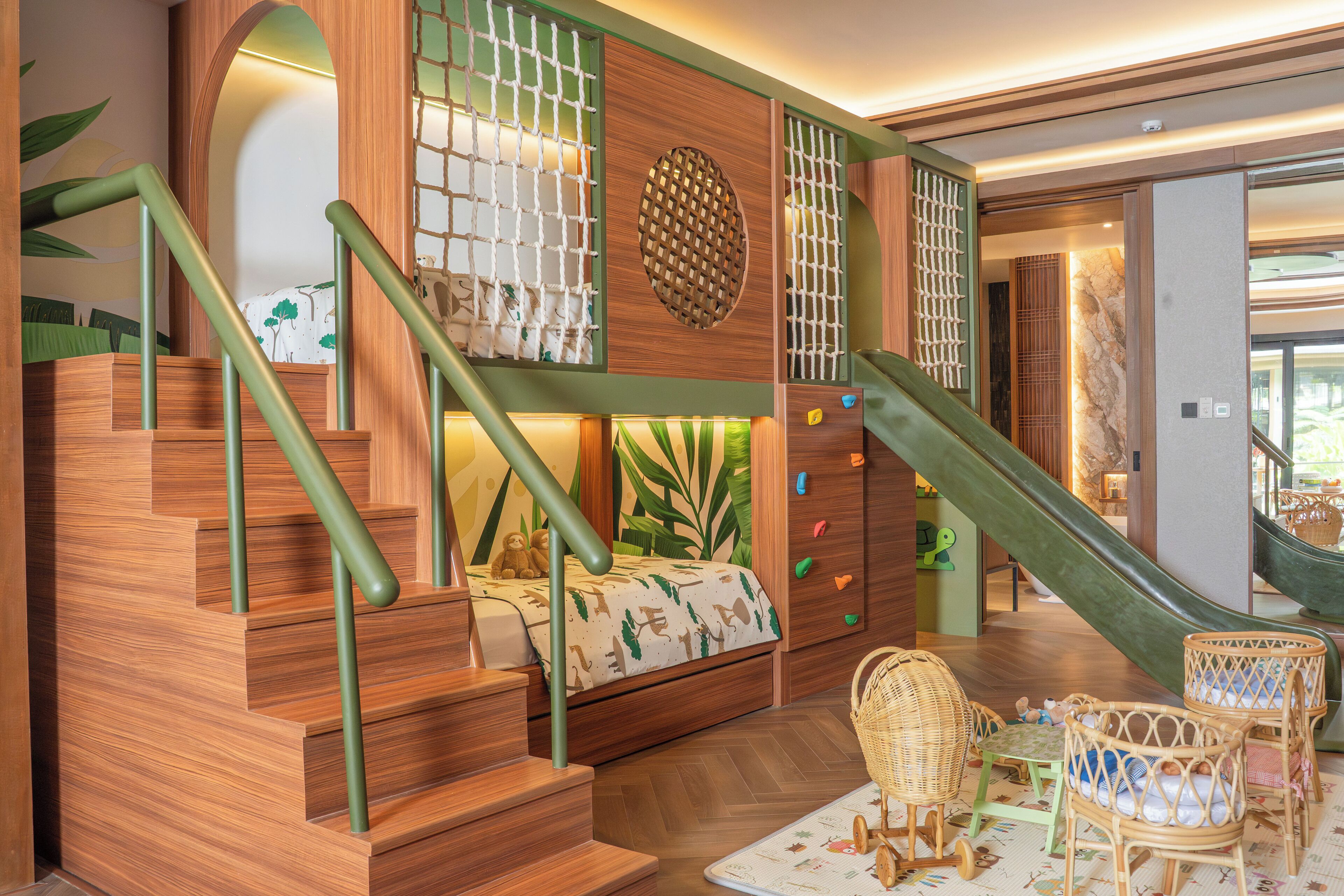 Family Explorer's Suite | In-room safe, desk, free WiFi