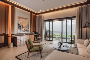 TV - Plataran Puncak Suites (Cisarua)