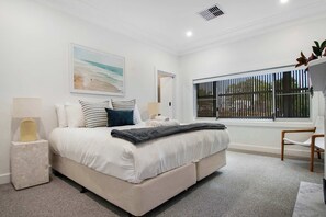 Unclassified image, 5 of 75, button