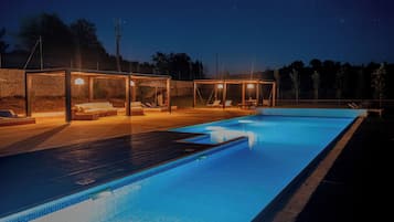 Seasonal outdoor pool