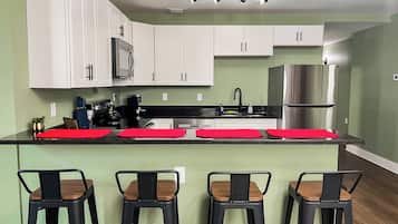 Oven, stovetop, coffee/tea maker, cookware/dishes/utensils