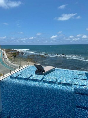 Pool - Boca de Cielo Beachfront apartment with incredible sunsets, dream view (Mazatlán)