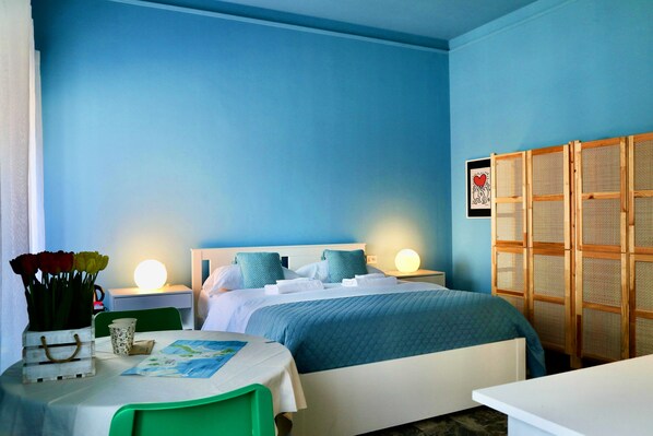 Deluxe Double Room | Individually furnished, soundproofing, iron/ironing board, free WiFi - Apartment Sonnino 37 (Cagliari)