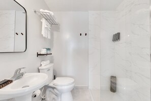 تجهيزات دش، مجففات شعر، مناشف