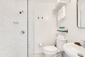 تجهيزات دش، مجففات شعر، مناشف