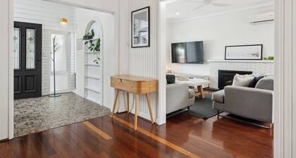 2BR Coastal Haven with Space to Move