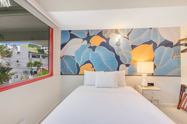 1 bedroom, iron/ironing board, free WiFi, bed sheets - Room 15 - City Sunlit Queen (San Juan)