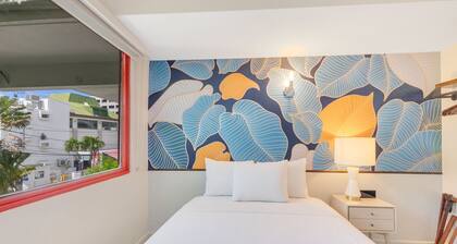 Room 15 - City Sunlit Queen