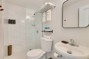 تجهيزات دش، مجففات شعر، مناشف