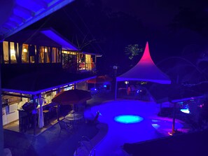 Outdoor dining - CASA ABA RESIDENCE AT THE BEACH (Savegre de Aguirre)