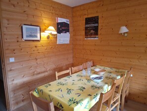 Dining - Ski-in ski-out apartment with balcony and WIFI (Plagne Bellecôte)
