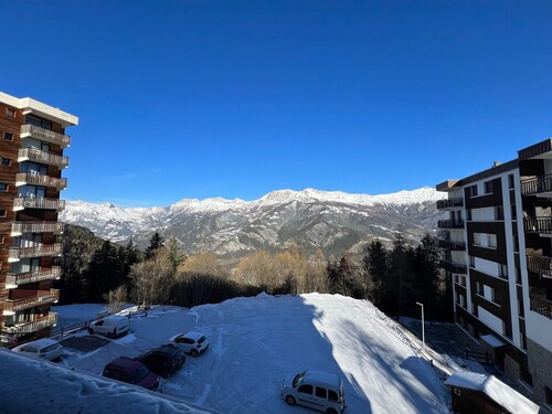 Cozy studio for 4 with balcony, ski-in/ski-out