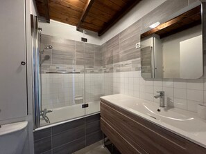 Bathroom - Cozy studio for 4 with balcony, ski-in/ski-out (Pra-Loup)